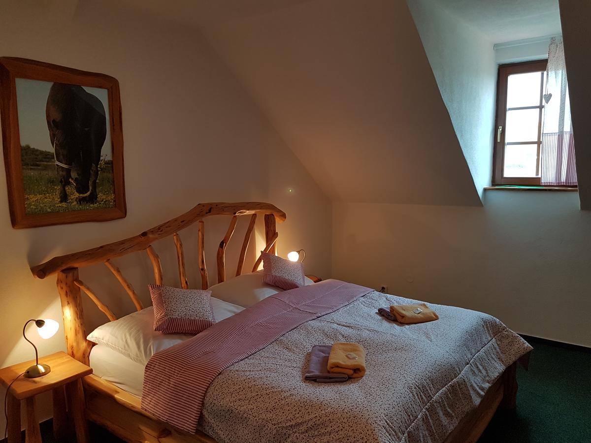 Osada Havranu Hotel Hnanice  Eksteriør billede